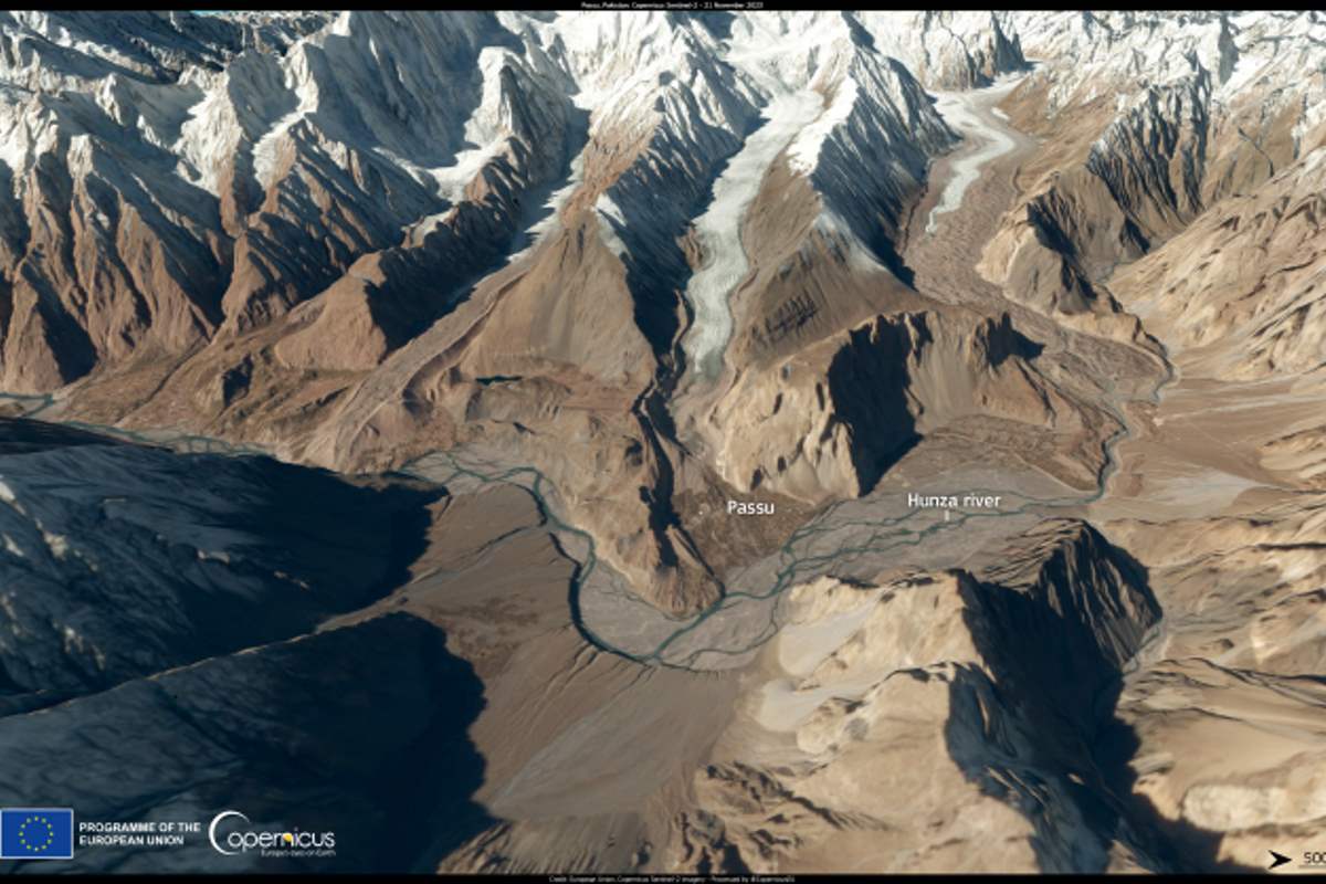 I villaggi himalayani sono in serio pericolo a causa dello scioglimento dei ghiacciai, le immagini satellitari sono impressionanti 1 himalaya.jpg