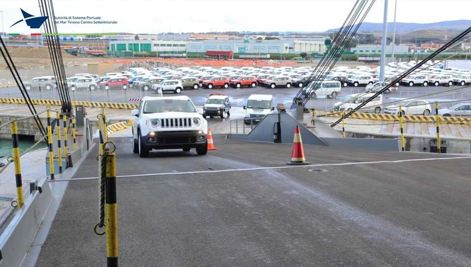 Al porto di Civitavecchia volano crociere e auto, male le rinfuse 1 imbarco auto nave civitavecchia porto.jpg