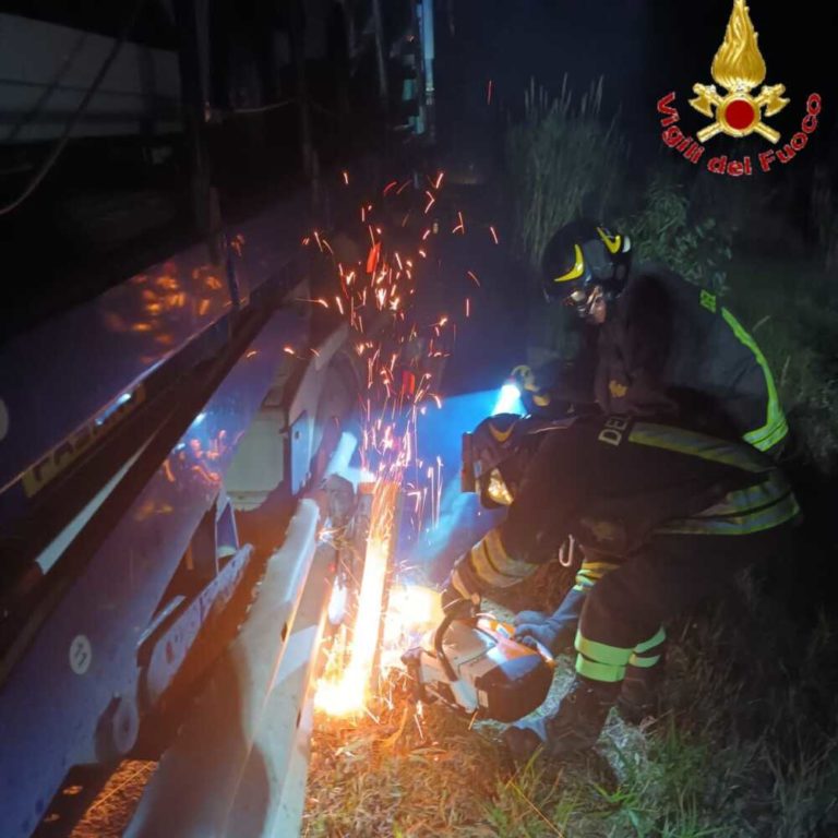 incidente a12 bisarca vvf vigili fuoco pompieri.jpg