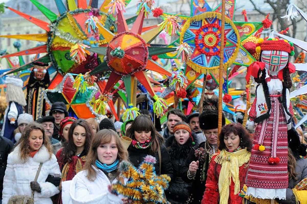 Le meravigliose Stelle di Natale della tradizione ucraina che simboleggiano il Sole e con i loro colori fanno allegria 1 koliada.jpg