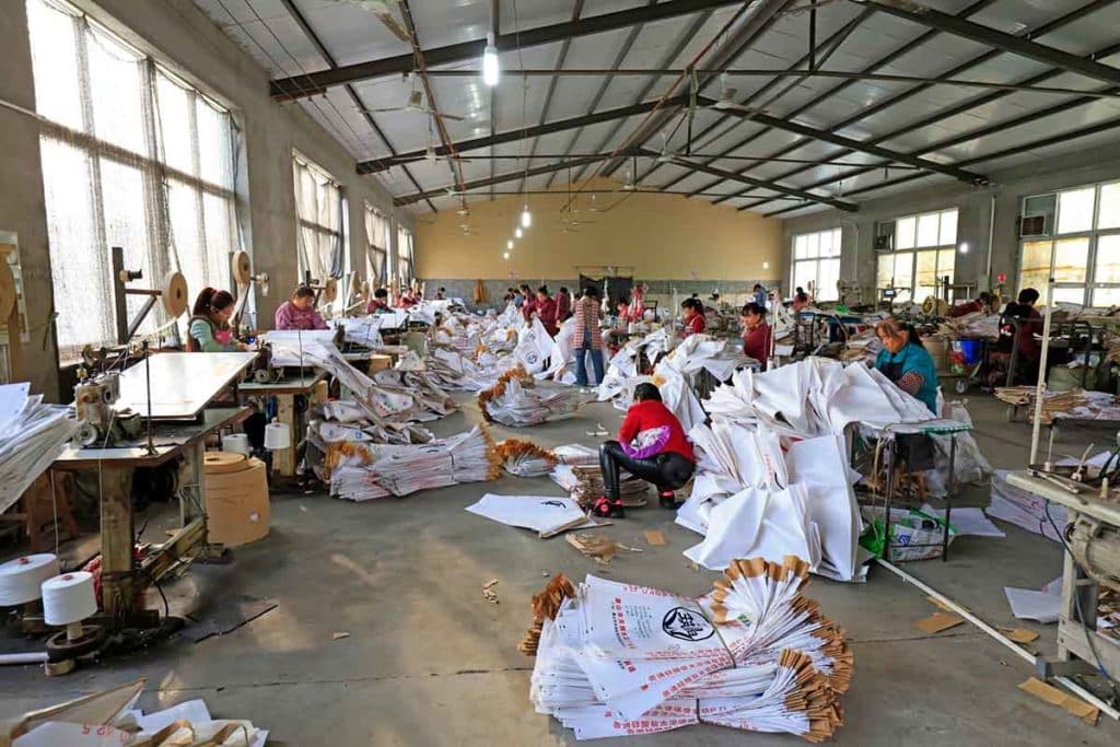 lavoratori cina.jpg