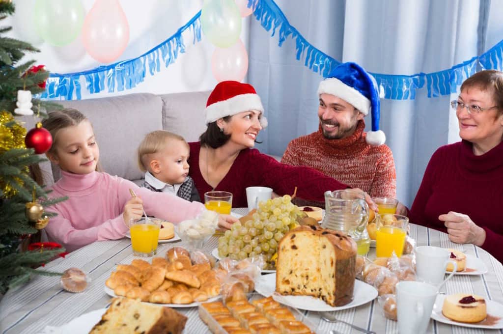 mangiare il panettone.jpg