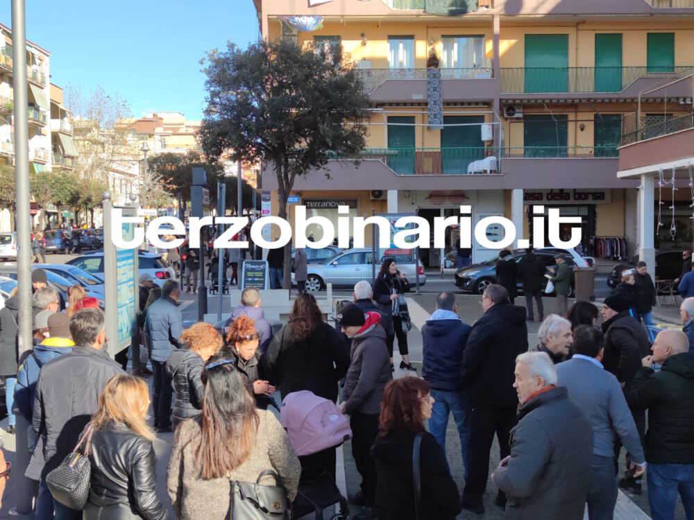 manifestazione piazza marescotti ladispoli.jpg