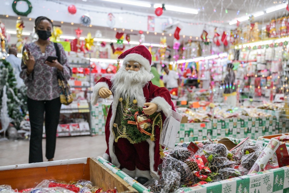 Consumi in ripresa in vista del Natale. Per i regali si spenderà il 13% in più 1 natale.jpg