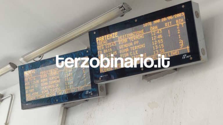 orari tabellone treni.jpg