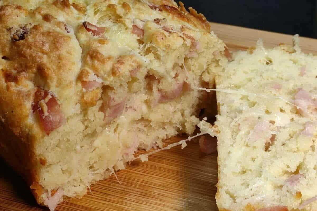 Pan bauletto rustico ripieno, senza lievitazione: ricetta svuotafrigo in 5 minuti 1 pan bauletto rustico senza lievitazione.jpg