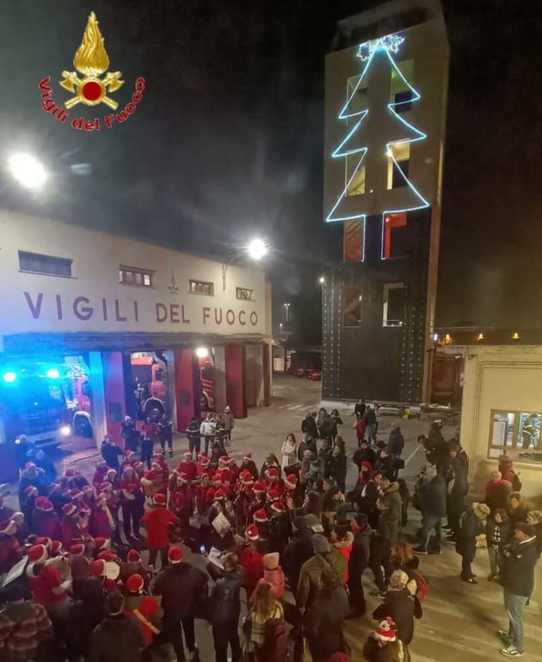 Pastorelle a Civitavecchia, più lamentele che apprezzamenti 1 pastorelle vvf vigili fuoco pompieri civitavecchia.jpg