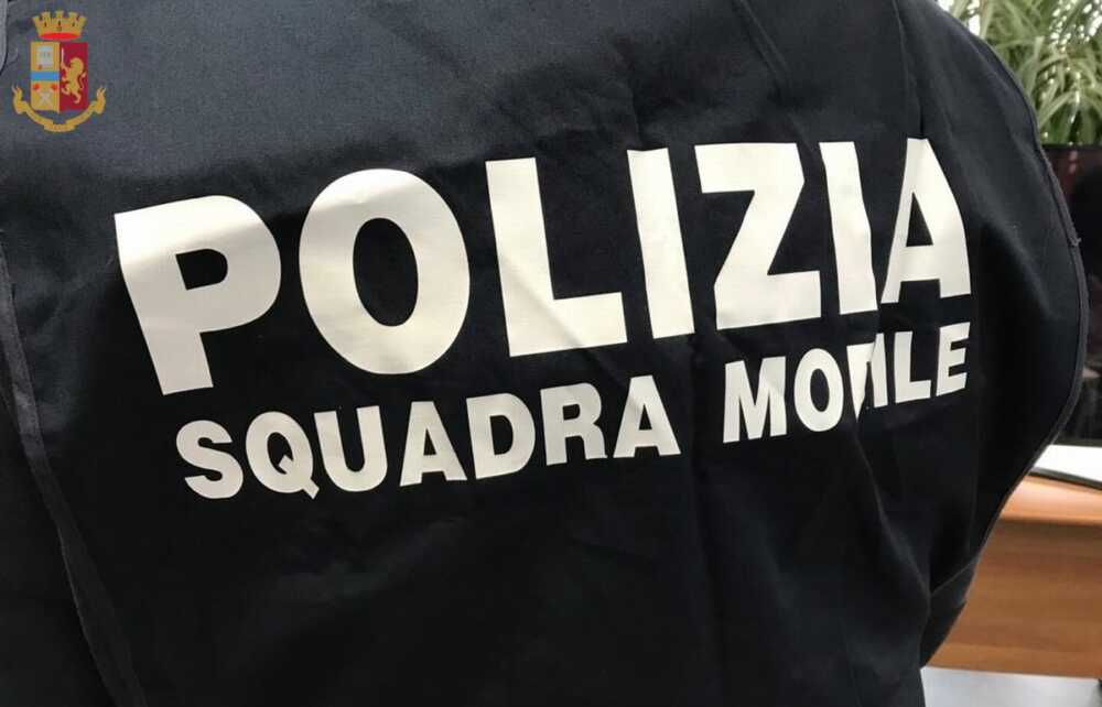 polizia squadra mobile.jpg