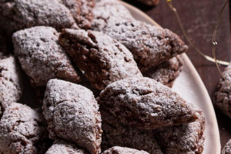 ricciarelli al cacao pane e mortadella.jpg