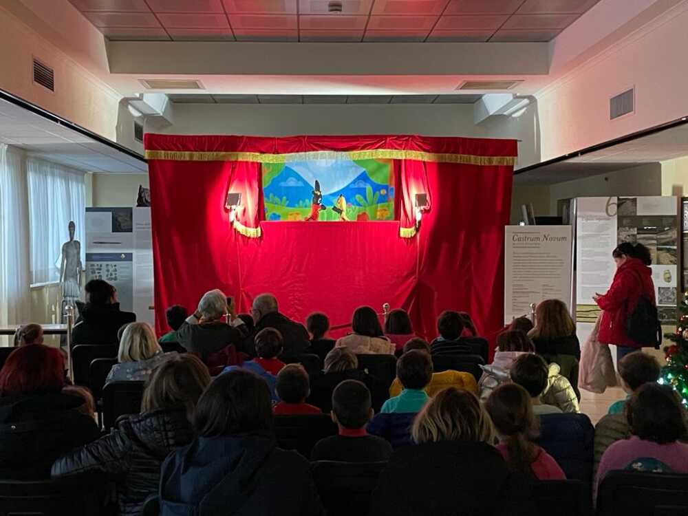 teatro burattini santa marinella.jpg