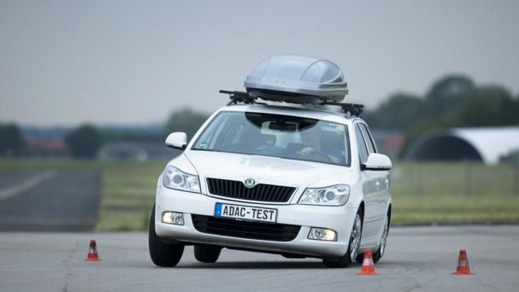 Adac test stabilita auto sbandata carico bagagli.jpg
