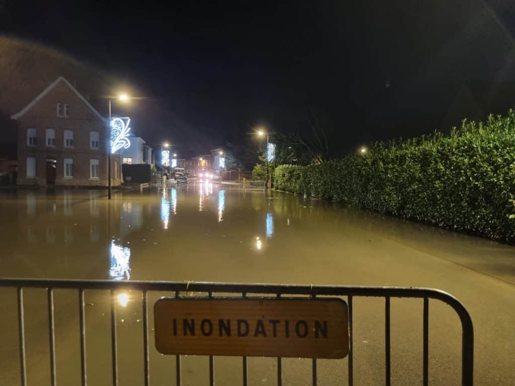 Alluvioni in Francia 300 evac.jpg