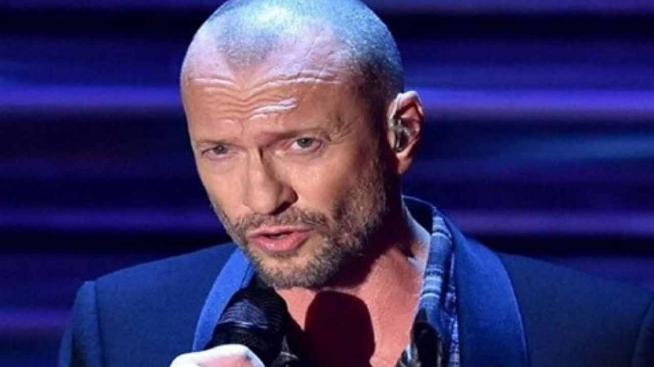 Biagio Antonacci: dal militare ai consigli di Ron, la sua storia di determinazione e passione per la musica 1 Biagio Antonacci dal militare.jpg