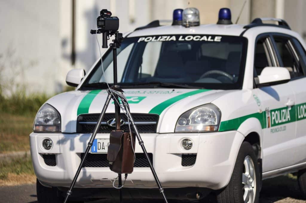 Controllo velocita polizia.jpg