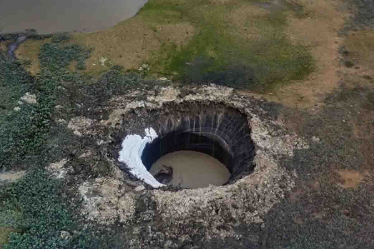 Crateri in Siberia.jpg