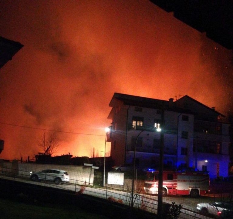Incendio incontrollabile ad At.jpg