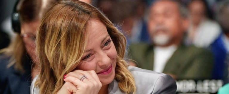 La premier Meloni augura a Pel.jpg