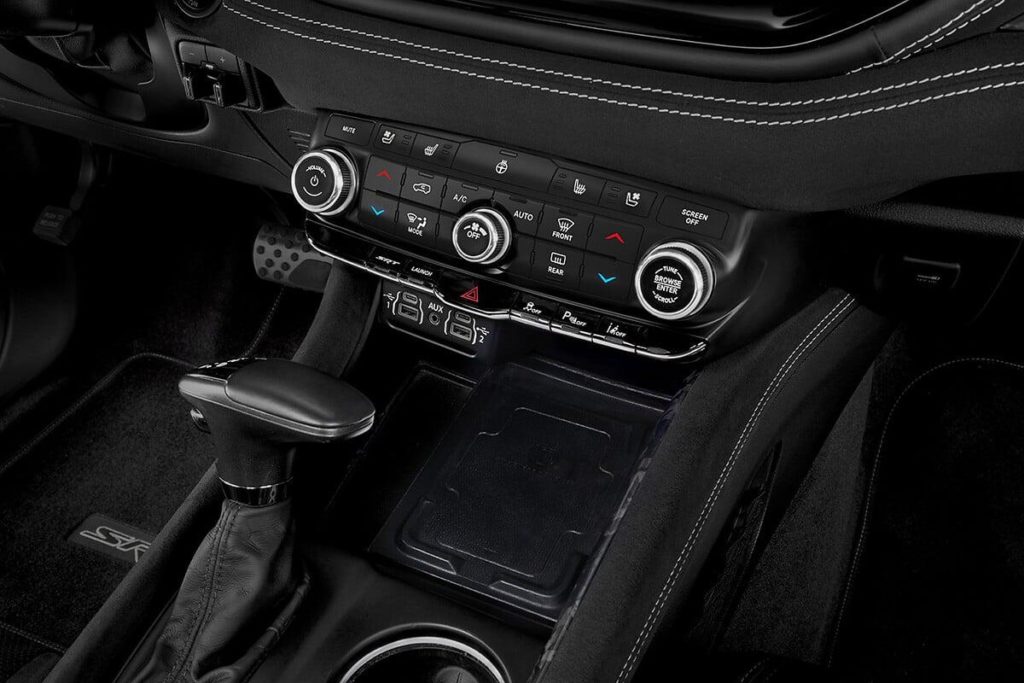 Leva del cambio SUV Dodge Durango Stellantis.jpg