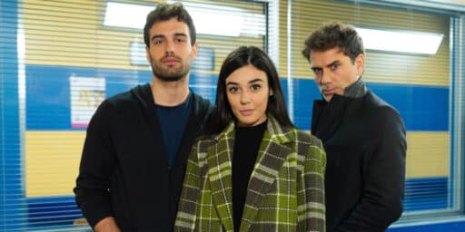 Nuova fase tra Rossella e Nunzio a Un posto al sole: pestaggio al Caffè Vulcano! 1 Nuova fase tra Rossella e Nunz 512x256.jpg