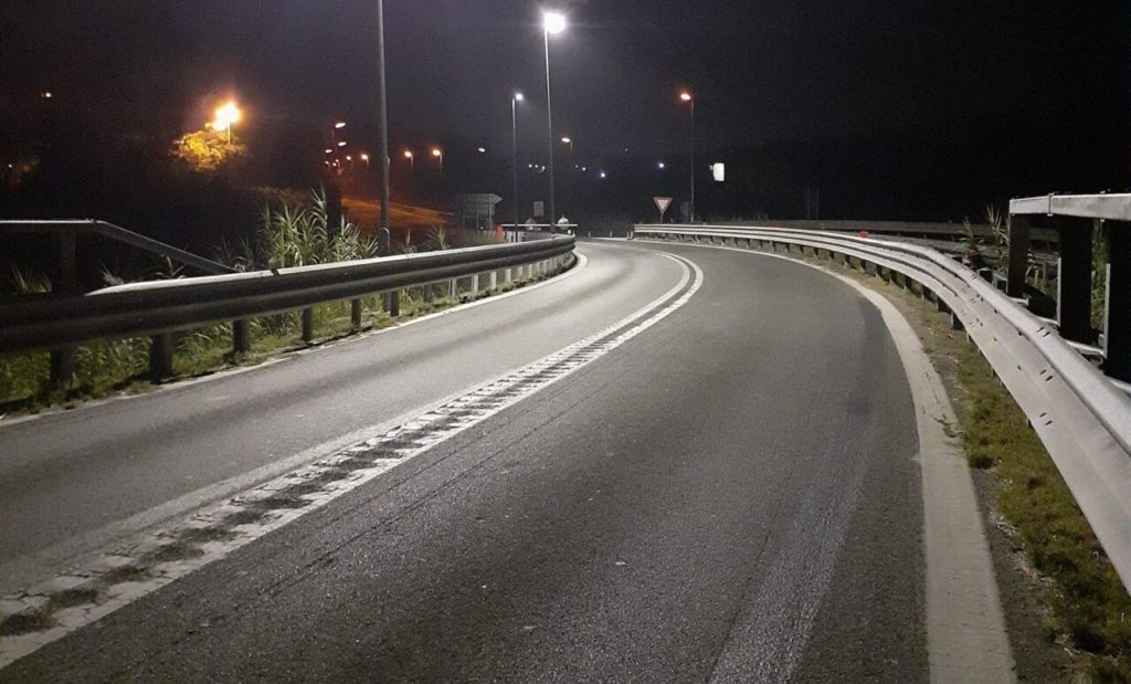 Nuove luci a led svincolo autostradale scaled e1705480454205.jpg