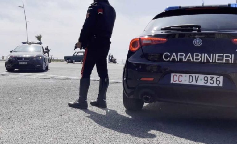 OSTIA I Carabinieri durante un controlli sul litorale.jpg