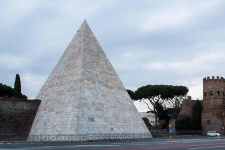 Piramide Roma.jpg