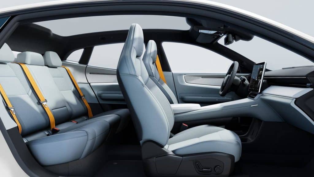 Polestar 4 interno.jpg