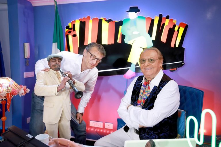 Renzo Arbore racconta la music.jpg