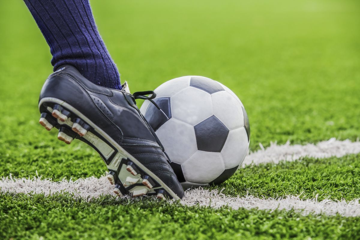 SH calciatore palla calcio.jpg