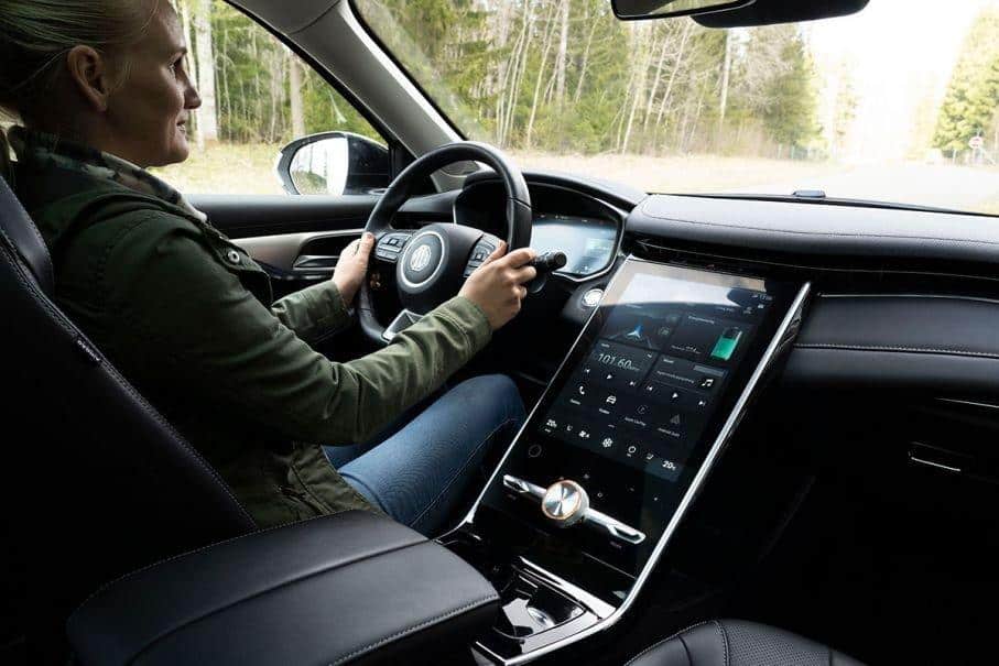 Test distrazione al volante provocata da display e infotainmet auto durante la guida 2.jpg