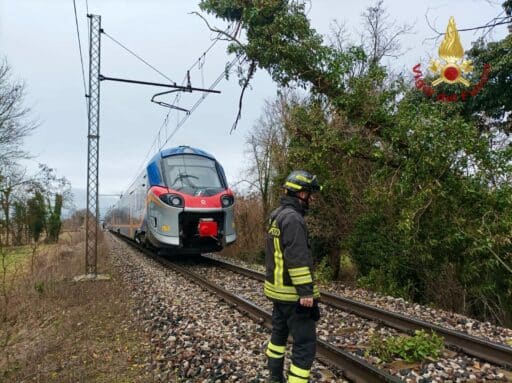 Vento forte e problemi in Vene 512x383.jpg
