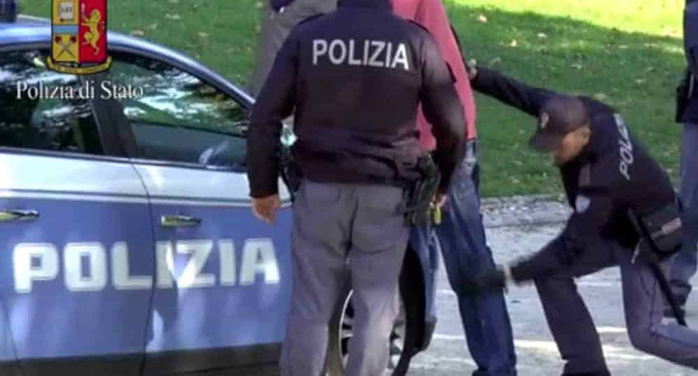 arresti polizia fermo auto.jpg