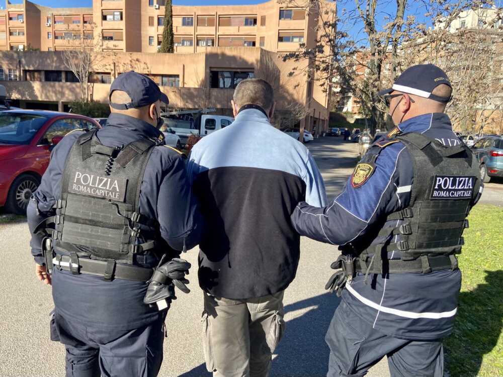 Aggredisce i vigili dopo un furto: 29enne straniero arrestato al parco della Pace 1 bosniaco arresto roma capitale municipale.jpg