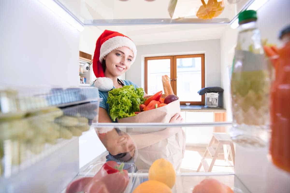 Come conservare gli avanzi di Capodanno e mangiarli senza correre rischi di intossicazione 1 conserva frigorifero.jpg