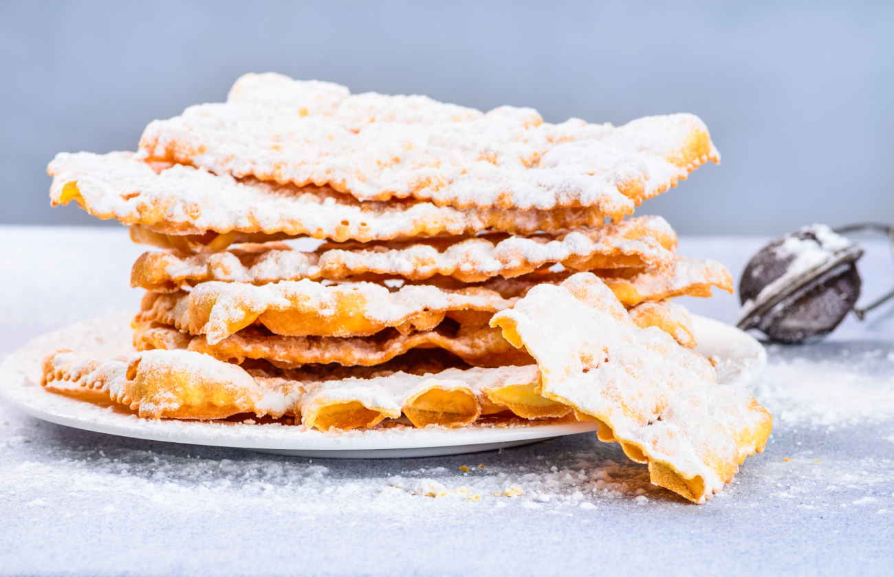 Chiacchiere fritte: la ricetta tradizionale delle frappe o cenci senza ingredienti raffinati 1 frappe.jpg
