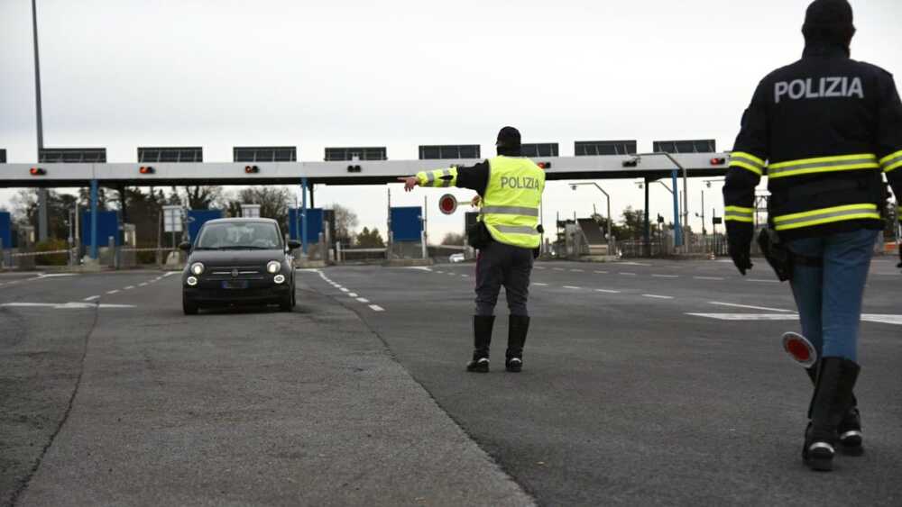 polizia stradale polstrada casello autostrada blocco.jpg