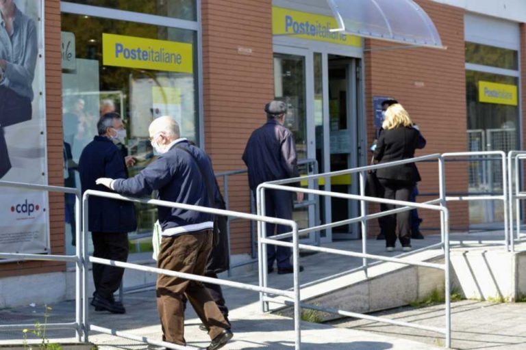 poste file pensionati pensioni.jpg