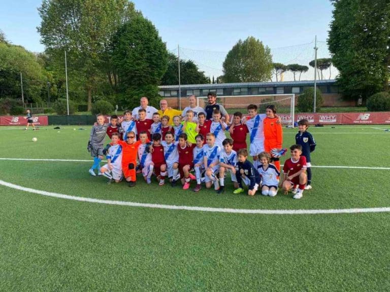 squadre ucraine 2013 della Dynamo Kyiv Academy e FC Obuchiv hydra cup.jpg