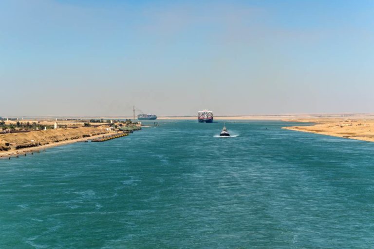 suez navi.jpg