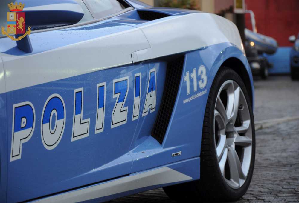 volante polizia.jpg