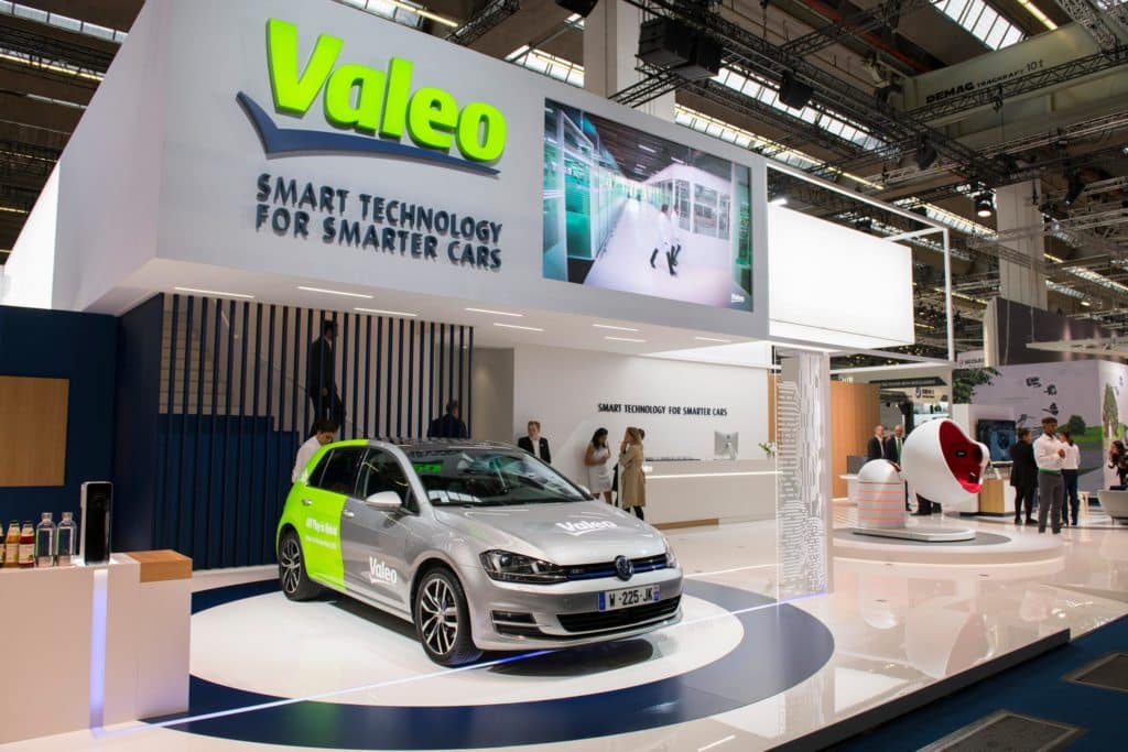 Auto dimostrativa con tecnologie Valeo scaled.jpg