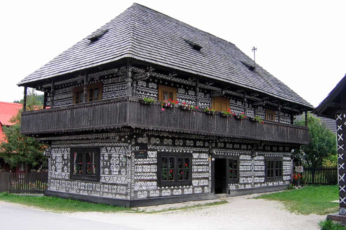Čičmany, il pittoresco villaggio delle case ‘ricamate’ 1 Cicmany.jpg