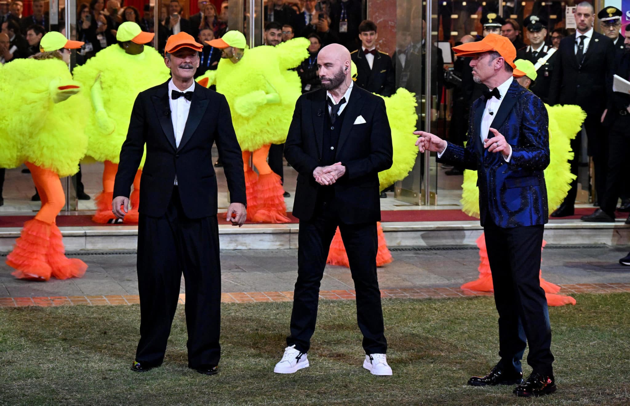 John Travolta, il ballo cringe del Qua Qua (senza liberatoria) e quelle scarpe «sponsorizzate per pagare il cachet della star» a Sanremo 1 GOLF 20240208111827188 d326168c11896a10c2f7fb5e3445ff74 scaled.jpg