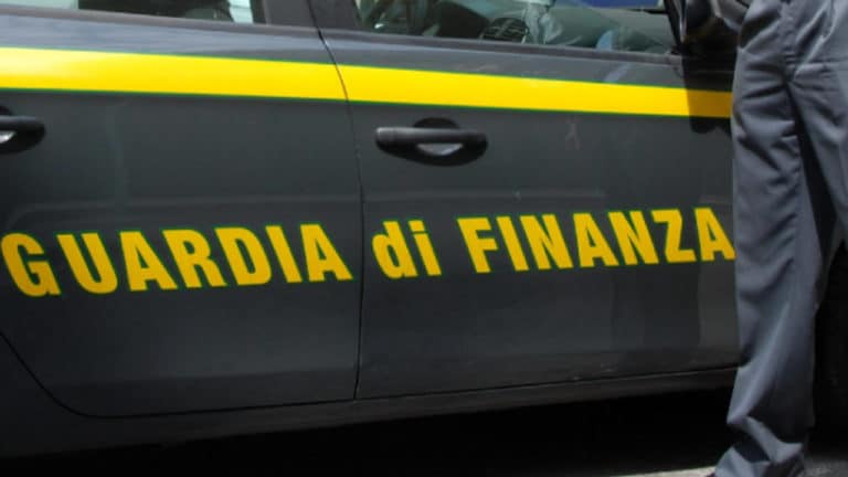 GUARDIA FINANZA AUTO.jpg