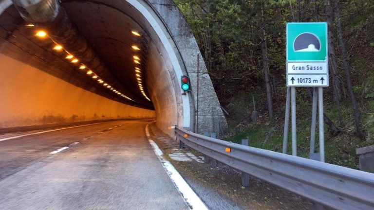 Traforo Gran Sasso: chiusura, lunghezza e pedaggi 2024 1 Gran Sasso.jpg