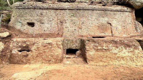 Monumental Etruscan Tomb min e1708815590880 1 500x281.jpeg