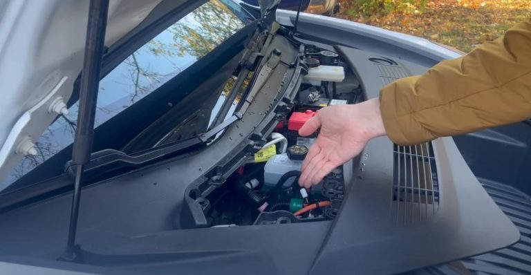 Parabrezza appannato Tesla.jpg