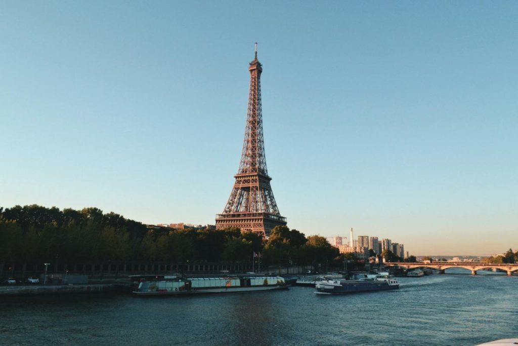 Torre Eiffel sciopero.jpg