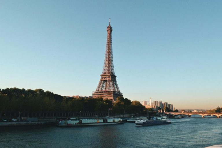 Torre Eiffel sciopero.jpg
