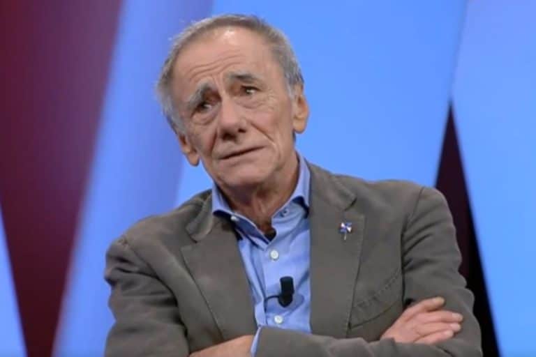 Roberto Vecchioni piange per gli studenti presi a manganellate: “non deve succedere, noi non siamo così” 6 Vecchioni.jpg